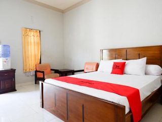 Hotel pic RedDoorz near Mutiara SIS Al Jufrie Airport Palu