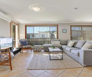 Cleveland Place - walk to beach and shops Greenwell Point Australia