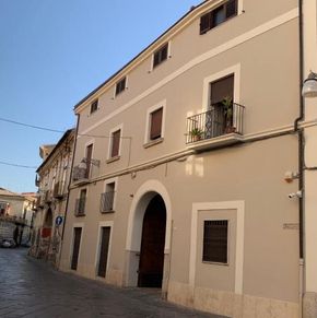 NearBy Hotel