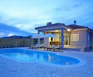 Modern Guest House Rak with beautiful pool Vrpolje Croatia