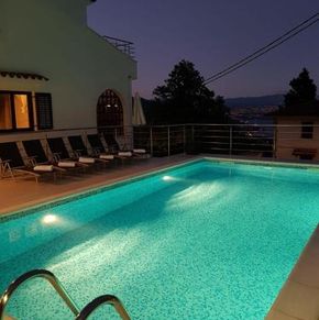 NearBy Hotel