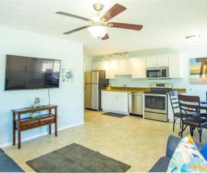 Salt Life 1&2 - 2bed/2bath updated full duplex with dockage Marathon United States