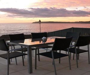 Joness Beach House - perfect location with views! Kiama Australia