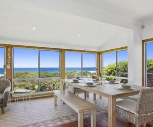 Blue Horizon - beachfront with fireplace Greenwell Point Australia