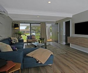 Shady Palms - modern beach house with studio Greenwell Point Australia
