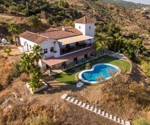 Mansion with 7 bedrooms and 6 bathrooms in rural holiday park Tolox Spain