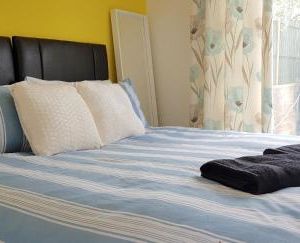 (7SM-01)Dreams Serviced Accommodations- Staines/Heathrow Stanwell United Kingdom