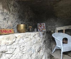 Un habitat troglodyte au centre corse, A cantinella Corte France