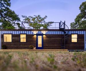 Container Tiny Home 12 min to Magnolia Silos and Baylor Lacy Lakeview United States