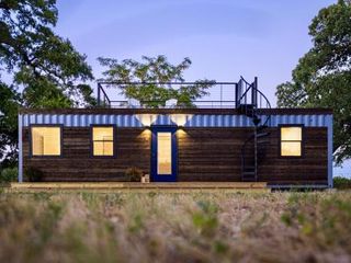Hotel pic Container Tiny Home 12 min to Magnolia Silos and Baylor