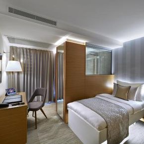 NearBy Hotel