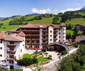 Almhof Hotel Call Enneberg Italy