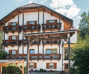 Hotel Chalet Corso Enneberg Italy