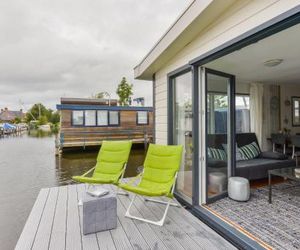 Bright and Comfortable Houseboat Amsterdam Schiphol Airport Netherlands