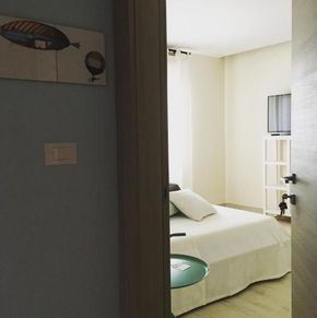 NearBy Hotel