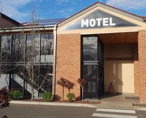 Hogans Motel Konagaderra Australia