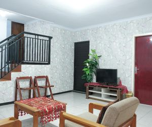 OYO 1380 Velodrome Family House Malang Indonesia