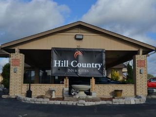 Фото отеля Hill Country Inn and Suite