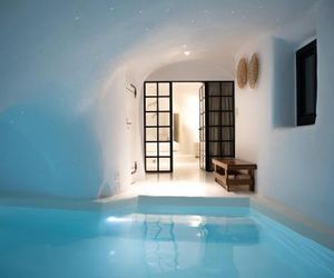 Aleria Luxury Cave Santorini Pyrgos Greece