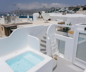 Roofs of Chora, Town House with Rooftop Pool Mykonos Town Greece