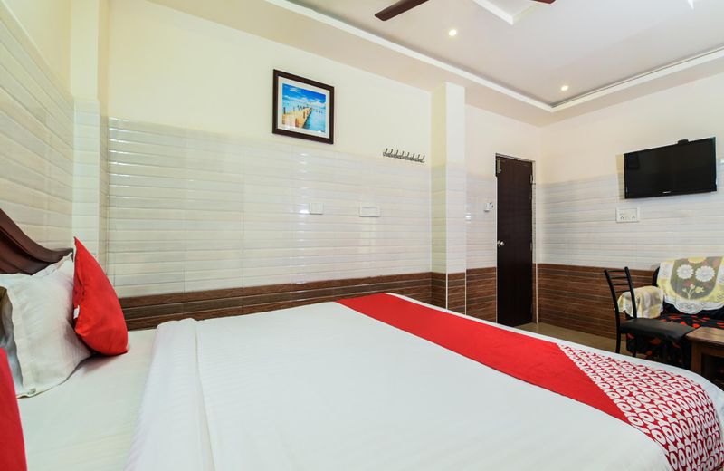OYO 38595 Varsha Grand Residence