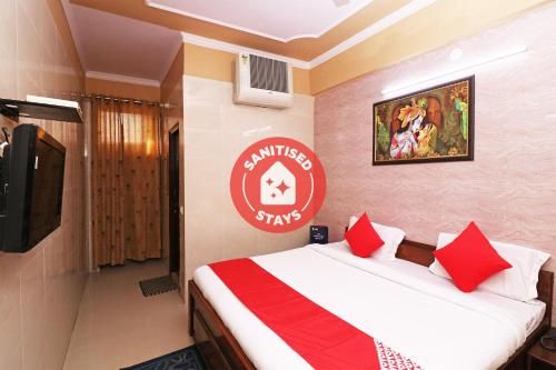 Vaccinated Staff – OYO 12933 Hotel Braj Bhawana