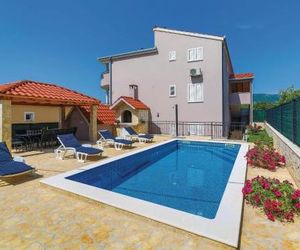 Amazing apartment in Kastel Stari w/ WiFi, Outdoor swimming pool and 4 Bedrooms Kastel Stari Croatia