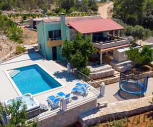 Three-Bedroom Holiday Home in Cara Zavalatica Croatia