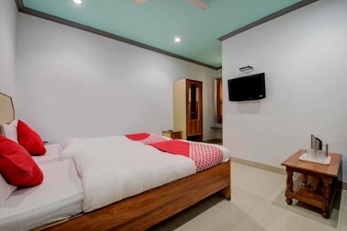OYO Flagship 44800 Hotel Sunraj Ahirtoli