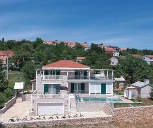 Nice home in Cista Provo w/ WiFi, Outdoor swimming pool and 5 Bedrooms Cista Provo Croatia