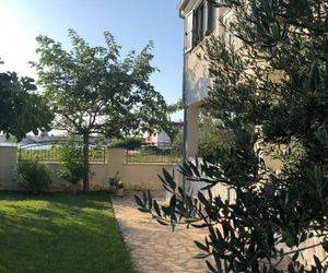 Villa Olive Grove Ferienhaus in Kroatien direkt am Meer nahe Zadar und Nin Privlaka Croatia