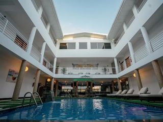 Фото отеля Runway Hotel