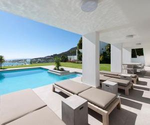 Sandpiper House: Stunning Ocean Views, Heated Pool & Large Garden Camps Bay South Africa