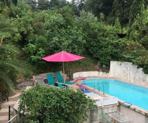 Chambre 2 Personnes à létage dune maison avec piscine Proche de CANNES Le Cannet France