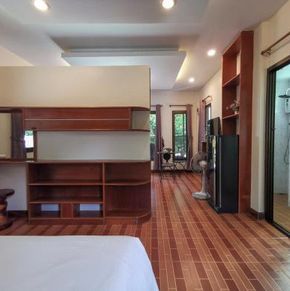 NearBy Hotel