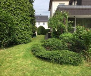 Entire house, quiet city location, garden, parking Bielefeld Germany