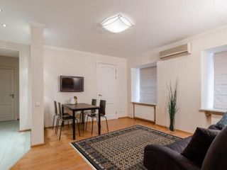 Modern Big Apart at Anichkov bridge