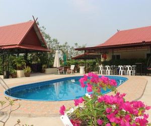 1 Double bedroom apartment with Pool and extensive Kitchen diningroom Ban Sang Sa Thailand