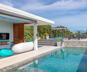 Shades of Blue - Tropical chic sea view villa Sri Thanu Thailand