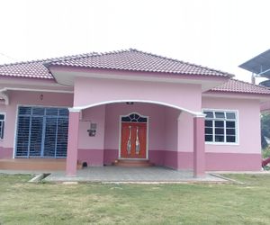 Ummi Noriah Guesthouse Tanah Merah Kampong Keranji Malaysia