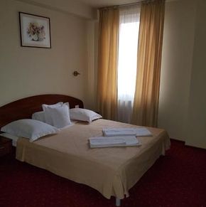 NearBy Hotel