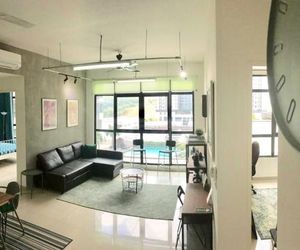 Conezion IOI Putrajaya (Rustic Suite, 3 Bedrooms, 2 Baths, WiFi, Pool & City View) by MRK Putrajaya Malaysia