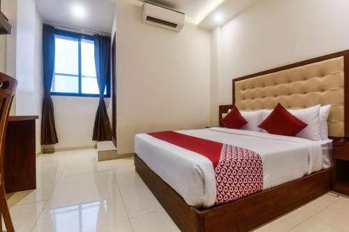 OYO 48017 Shubham Residency