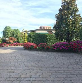 NearBy Hotel