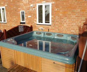 Juliet Cottage HOT TUB Sleeps 3 Singles or Double Wilmcote United Kingdom