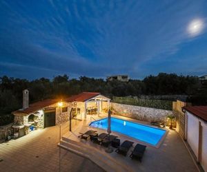Beautiful holiday home with private pool, roofed terrace, 3 sea view terraces Mali Iz Croatia