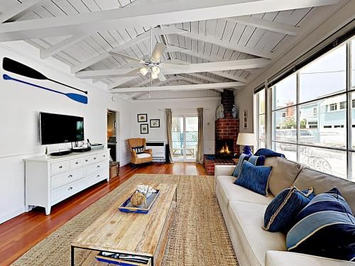 Photo of Balboa Island Charmer Townhouse