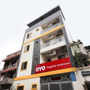 NearBy Hotel