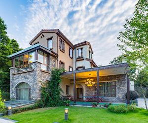 Luxury Villa w/pool just ON the Lake Chengdu China