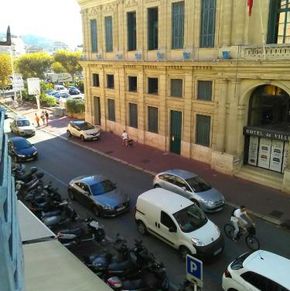 NearBy Hotel